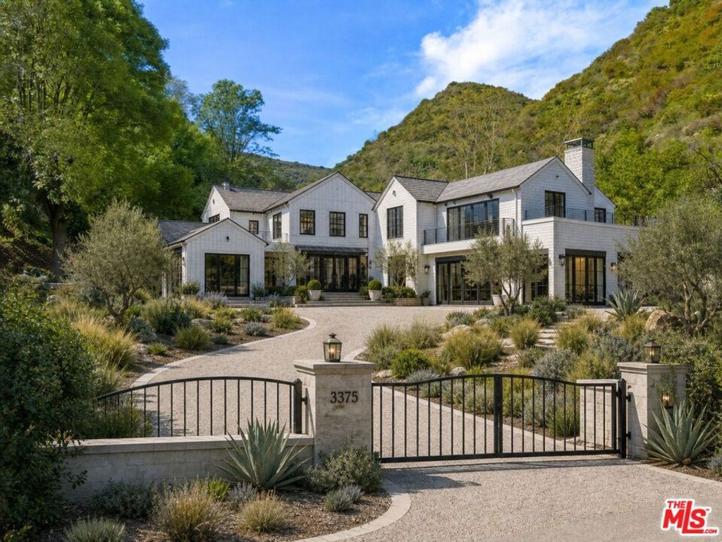 Image 10 of property listing at 3375 Mandeville Canyon Road, Los Angeles, CA 90049