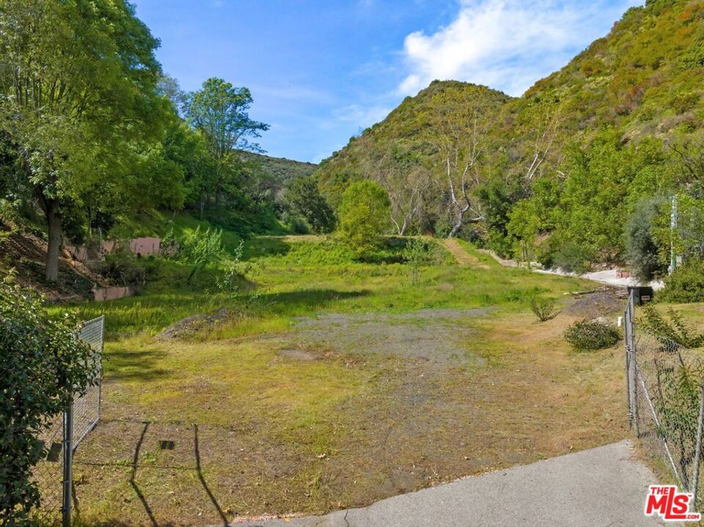 Image 2 of property listing at 3375 Mandeville Canyon Road, Los Angeles, CA 90049