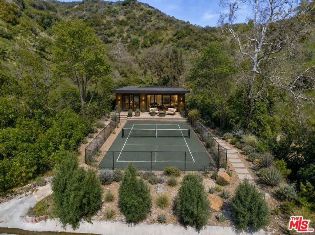 Image 6 of property listing at 3375 Mandeville Canyon Road, Los Angeles, CA 90049