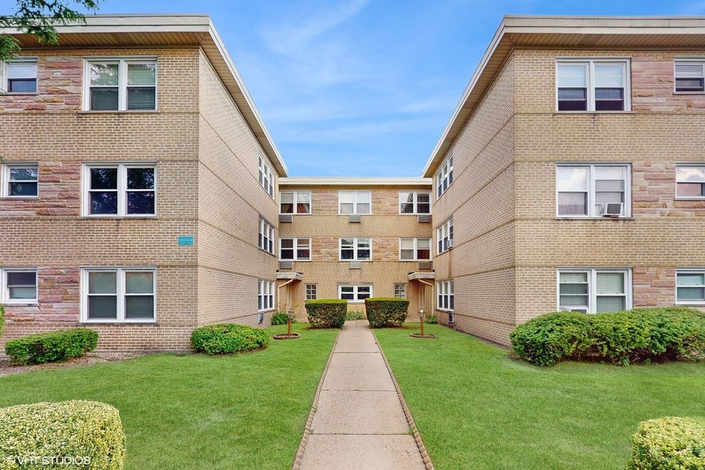 4629 Main Street 2A, Skokie, IL 60076