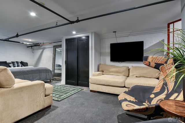 729 State Route 18, East Brunswick, NJ 08816