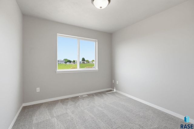 608 N Yankee Ave Avenue, Sioux Falls, SD 57110