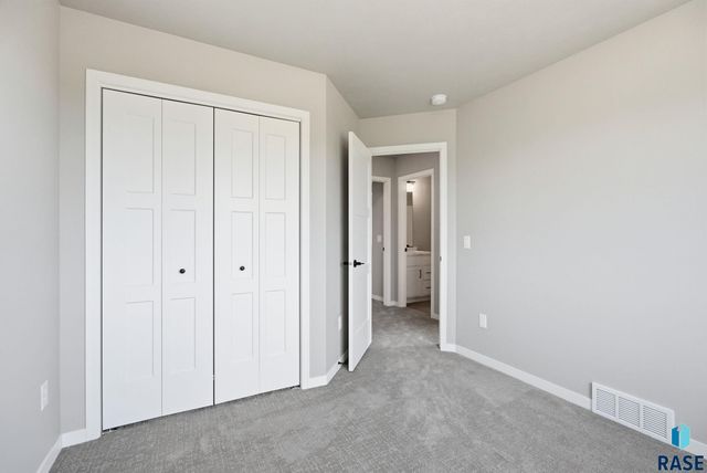 608 N Yankee Ave Avenue, Sioux Falls, SD 57110