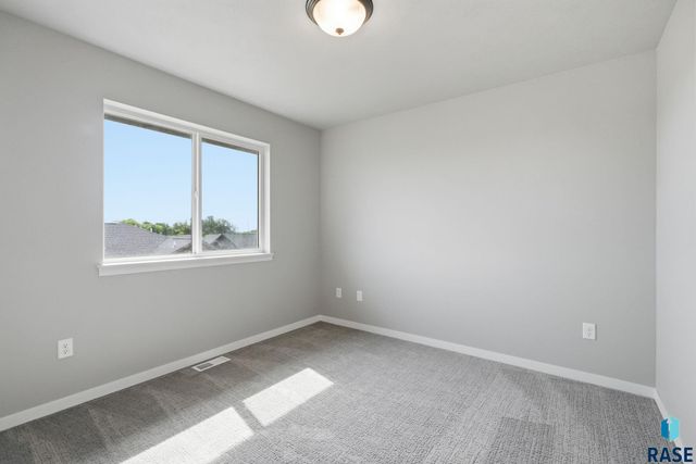 608 N Yankee Ave Avenue, Sioux Falls, SD 57110