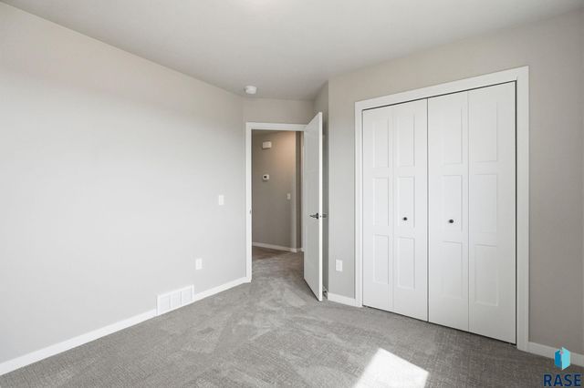 608 N Yankee Ave Avenue, Sioux Falls, SD 57110