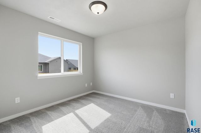608 N Yankee Ave Avenue, Sioux Falls, SD 57110