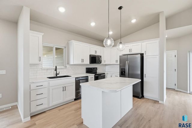 608 N Yankee Ave Avenue, Sioux Falls, SD 57110