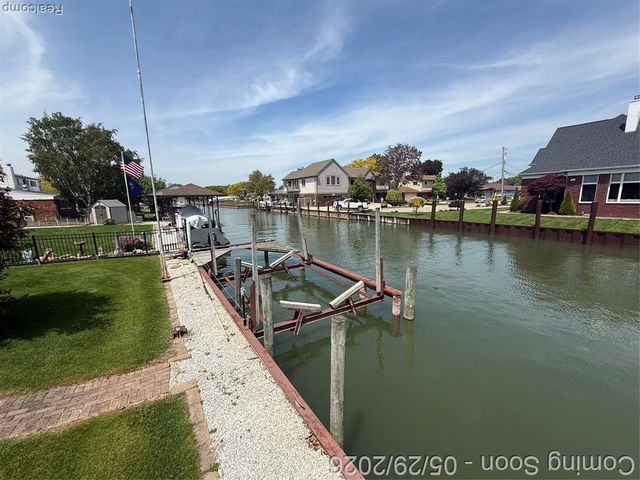 29531 N Seaway Court, Harrison Twp, MI 48045