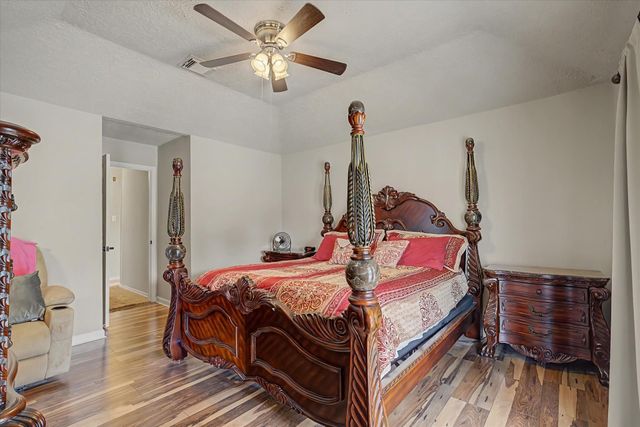 1302 Canyon Springs Drive, La Porte, TX 77571