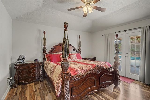 1302 Canyon Springs Drive, La Porte, TX 77571