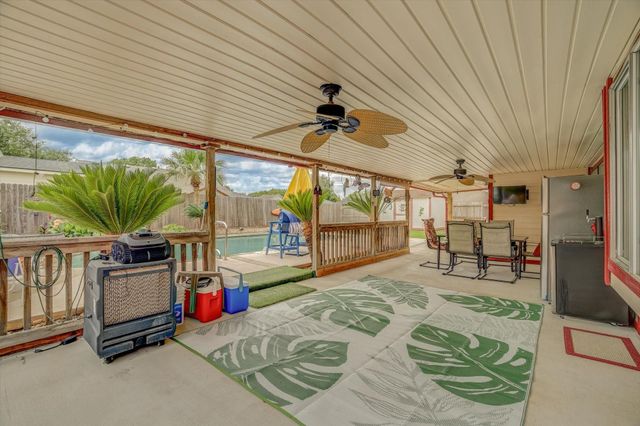 1302 Canyon Springs Drive, La Porte, TX 77571