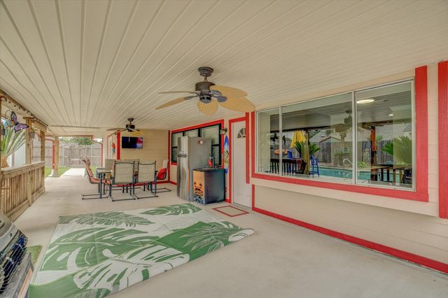 1302 Canyon Springs Drive, La Porte, TX 77571