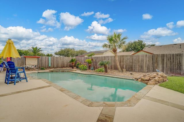 1302 Canyon Springs Drive, La Porte, TX 77571