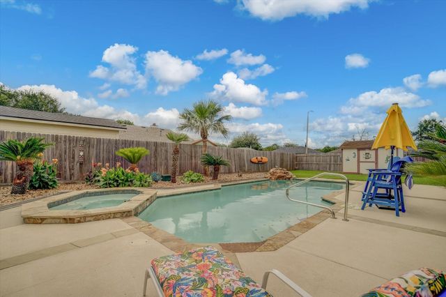 1302 Canyon Springs Drive, La Porte, TX 77571