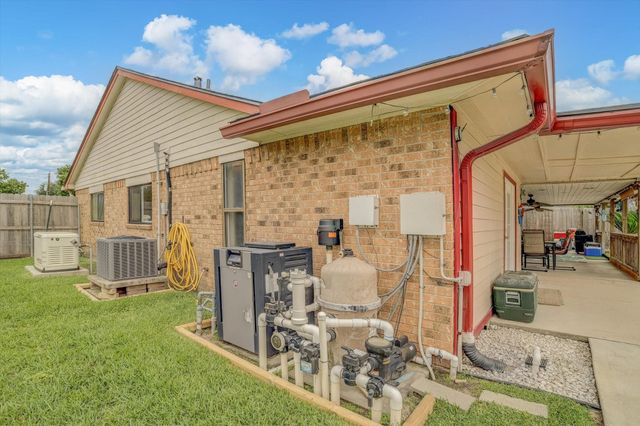 1302 Canyon Springs Drive, La Porte, TX 77571