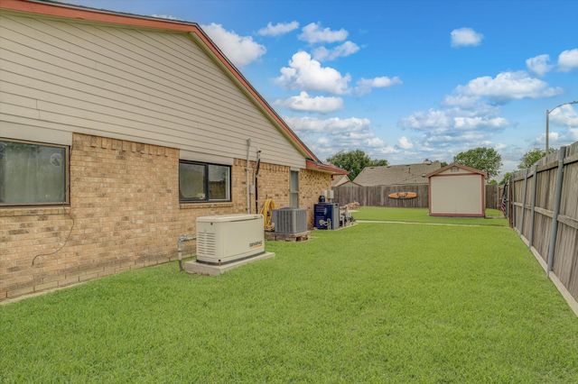 1302 Canyon Springs Drive, La Porte, TX 77571