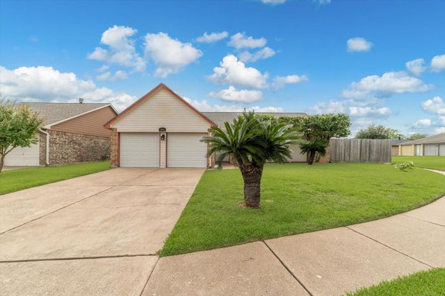 1302 Canyon Springs Drive, La Porte, TX 77571