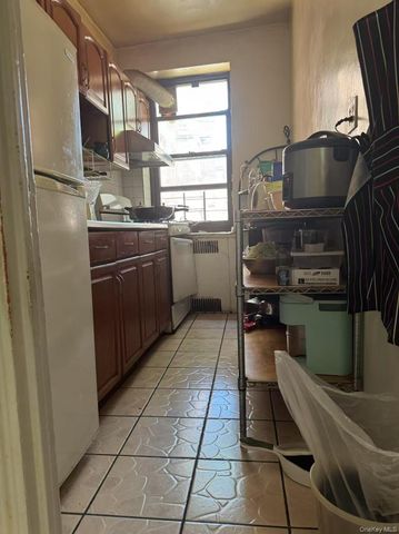 83-06 Vietor Avenue 3B, Elmhurst, NY 11373