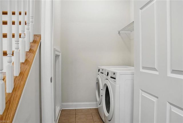 3044 Hughes LN, Hayes, VA 23072