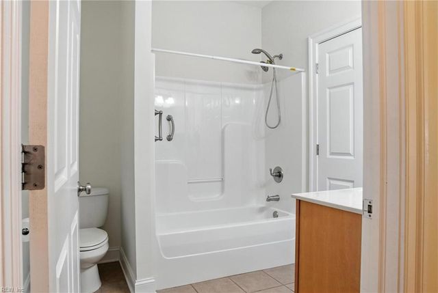 3044 Hughes LN, Hayes, VA 23072