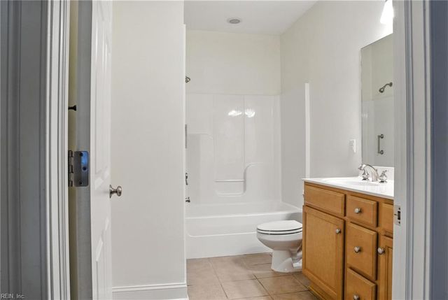 3044 Hughes LN, Hayes, VA 23072