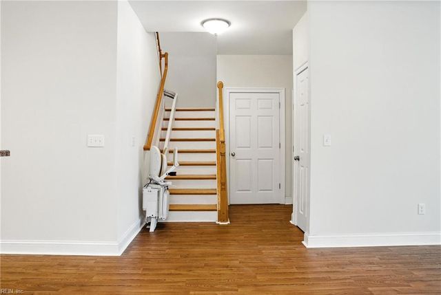 3044 Hughes LN, Hayes, VA 23072