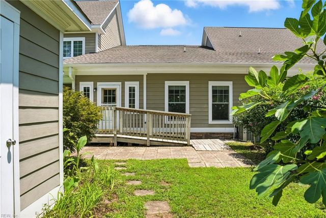 3044 Hughes LN, Hayes, VA 23072