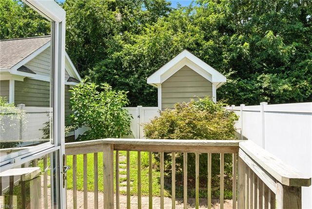 3044 Hughes LN, Hayes, VA 23072