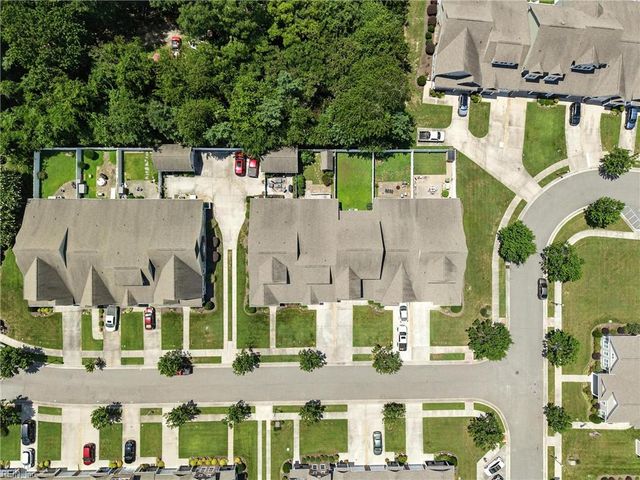 3044 Hughes LN, Hayes, VA 23072