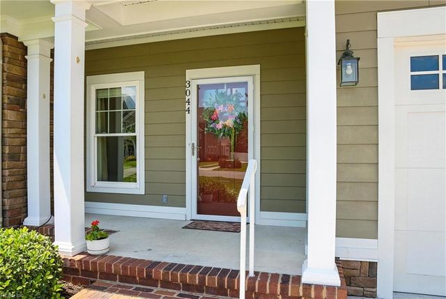 3044 Hughes LN, Hayes, VA 23072