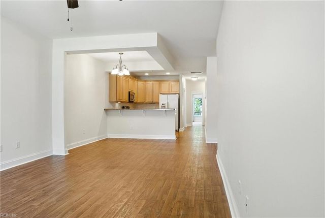 3044 Hughes LN, Hayes, VA 23072