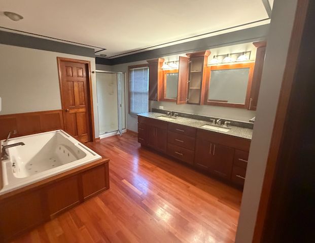 617 Arlington Parkway, Sleepy Hollow, IL 60118