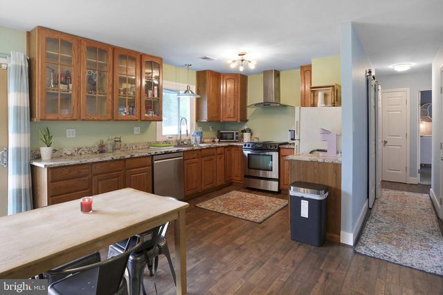 402 WILLIAMSBURG RD, Sterling, VA 20164