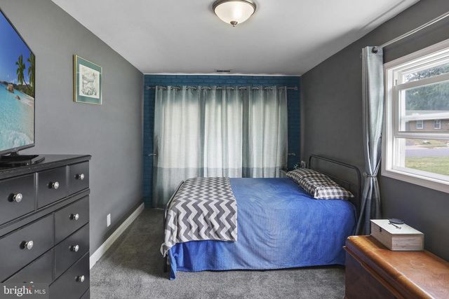 402 WILLIAMSBURG RD, Sterling, VA 20164