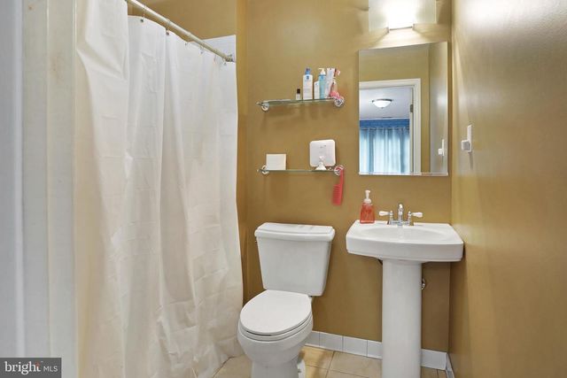 402 WILLIAMSBURG RD, Sterling, VA 20164