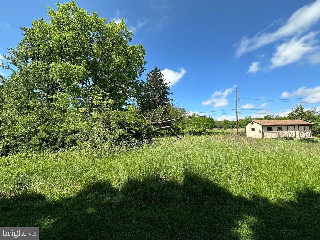Image 15 of property listing at 12007 WHITE HALL RD, Chewsville, MD 21721