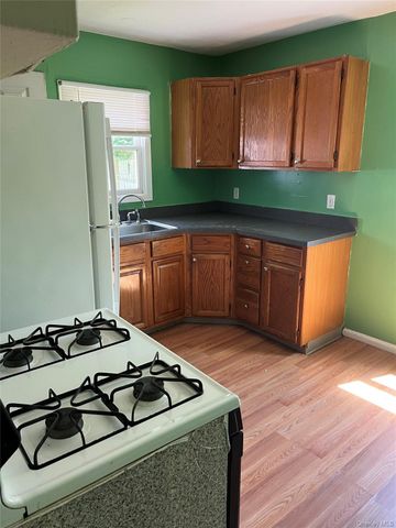 32 7th Avenue S, Huntington Station, NY 11746