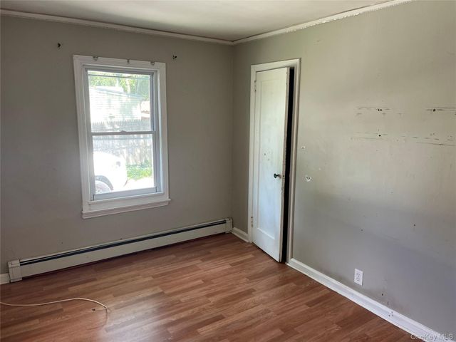 32 7th Avenue S, Huntington Station, NY 11746