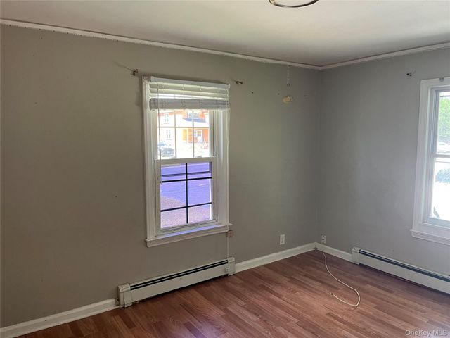 32 7th Avenue S, Huntington Station, NY 11746