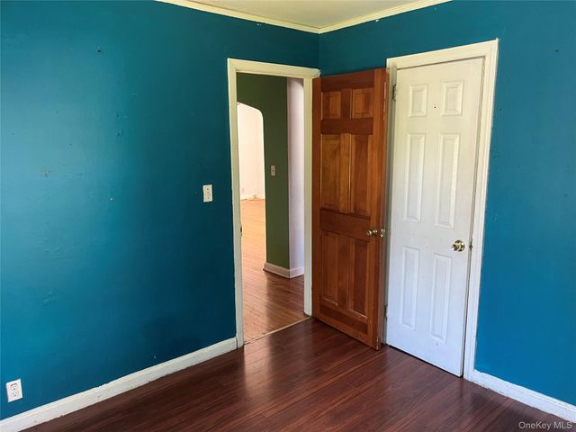32 7th Avenue S, Huntington Station, NY 11746
