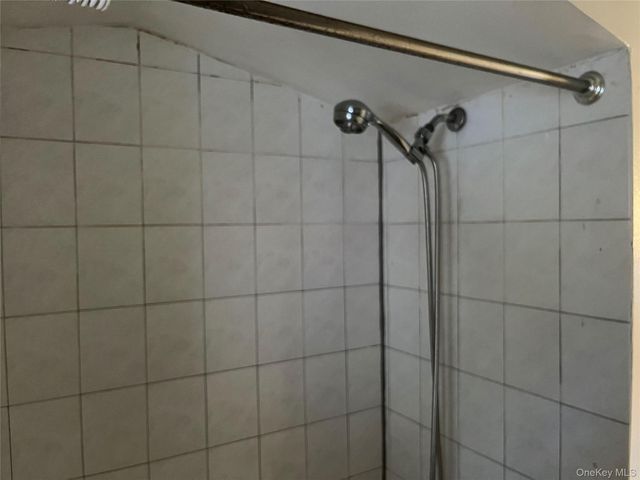 32 7th Avenue S, Huntington Station, NY 11746