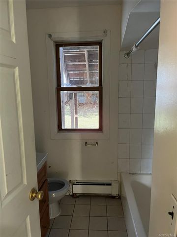 32 7th Avenue S, Huntington Station, NY 11746