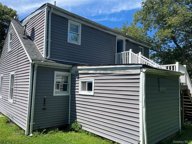 32 7th Avenue S, Huntington Station, NY 11746