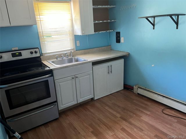 32 7th Avenue S, Huntington Station, NY 11746
