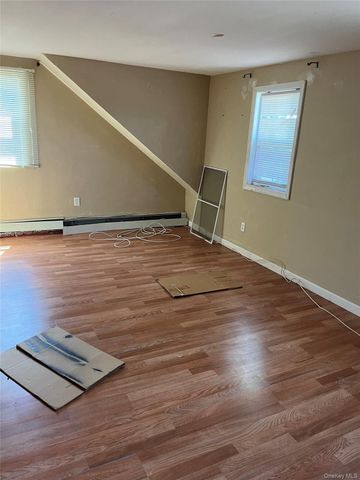 32 7th Avenue S, Huntington Station, NY 11746