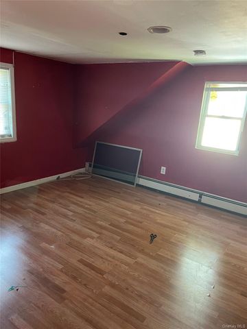 32 7th Avenue S, Huntington Station, NY 11746