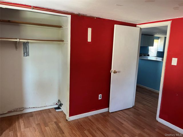 32 7th Avenue S, Huntington Station, NY 11746