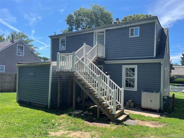 32 7th Avenue S, Huntington Station, NY 11746