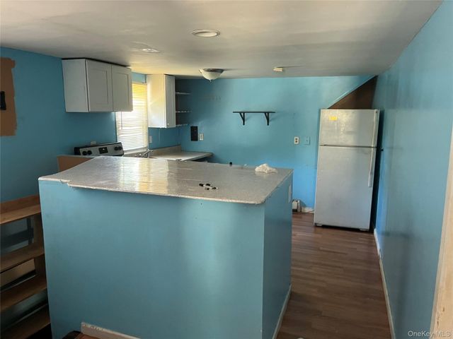 32 7th Avenue S, Huntington Station, NY 11746