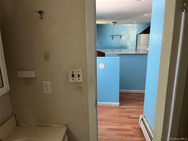 32 7th Avenue S, Huntington Station, NY 11746